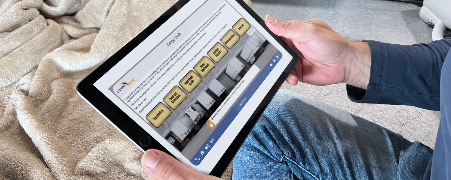Un homme suivant un cours sur une tablette dans une cabine de camion